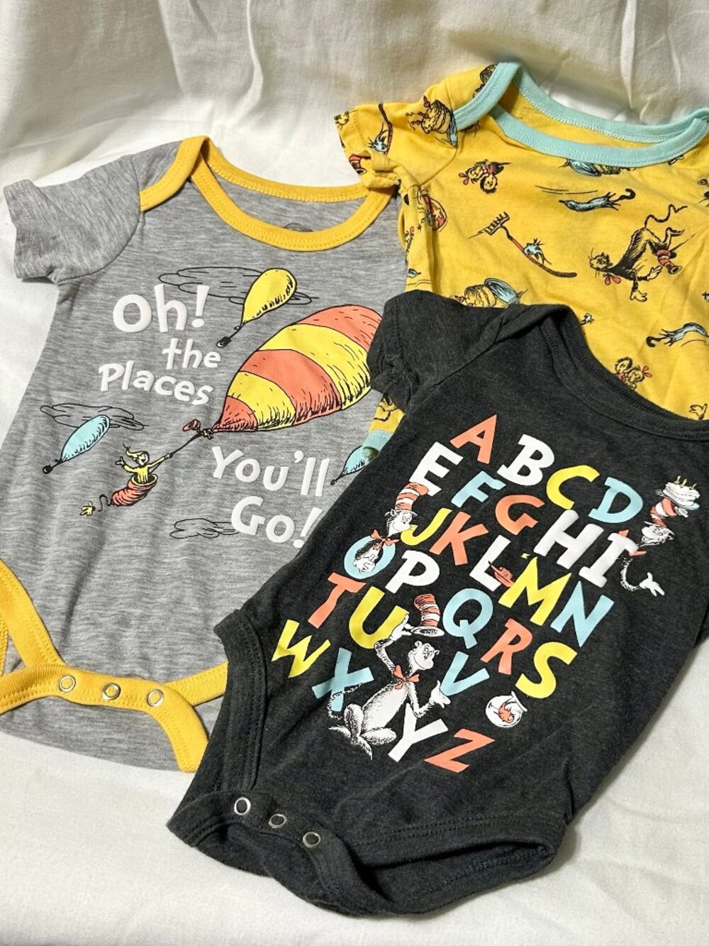 6-9 month Dr. Seuss Bodysuit One-piece set of 3 Excellent Condition